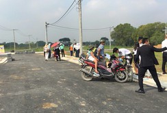 Giá đất nền “nhảy múa” khắp nơi, gỡ bằng cách nào?