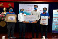 Báo Người Lao Động trao 500 triệu đồng hỗ trợ Quỹ phòng chống dịch Covid-19 TP HCM