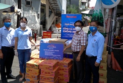 “Thực phẩm miễn phí cùng cả nước chống dịch” hỗ trợ người dân quận 3