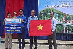 Tự hào cờ Tổ quốc ở vùng cực Nam