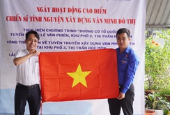 Huyện Hóc Môn rực rỡ “Đường cờ Tổ quốc”