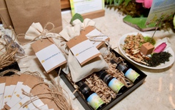 Vietnam Airlines “kể chuyện bằng hương sen” với hệ sinh thái mùi hương Nhã