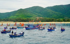 Duyên dáng những tà áo dài trong lễ hội cầu ngư ở vạn chài Lộ Diêu