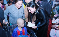 Hoa hậu Dạ Minh Châu biểu diễn nghệ thuật, trao quà cho trẻ mắc bệnh ung thư