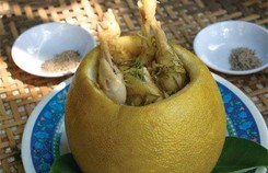 Gà hấp bưởi món ăn “có một không hai” Gà hấp bưởi món ăn “có một không hai”