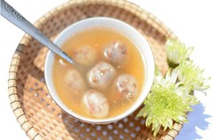 Chè bột lọc nhân heo quay - đặc sản Huế độc lạ Chè bột lọc nhân heo quay - đặc sản Huế độc lạ