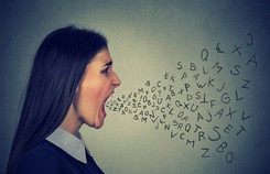 Bố chồng quấy rối con dâu, mẹ chồng còn bảo... Bố chồng quấy rối con dâu, mẹ chồng còn bảo...
