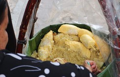 Phát sốt với xôi vò nguyên múi sầu riêng 'khủng' Phát sốt với xôi vò nguyên múi sầu riêng 'khủng'
