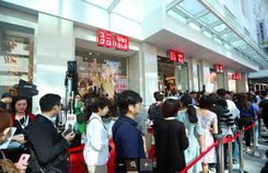 UNIQLO mang nhiều ưu đãi cho khách hàng nhân kỷ niệm một năm đến Việt Nam UNIQLO mang nhiều ưu đãi cho khách hàng nhân kỷ niệm một năm đến Việt Nam