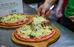 Món pizza thanh long độc lạ xuất hiện trong dịch virus corona Món pizza thanh long độc lạ xuất hiện trong dịch virus corona