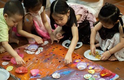 'Vẽ lên cổ tích' gây quỹ cho trẻ khiếm khuyết 'Vẽ lên cổ tích' gây quỹ cho trẻ khiếm khuyết