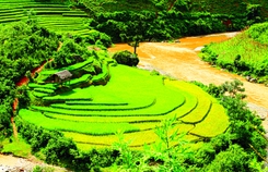 Thăm thị trấn ở lưng chừng trời đất Thăm thị trấn ở lưng chừng trời đất