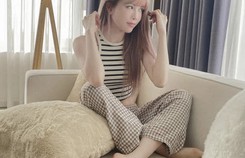Giãn cách xã hội, mỹ nhân Việt biến nhà thành sàn diễn thời trang Giãn cách xã hội, mỹ nhân Việt biến nhà thành sàn diễn thời trang