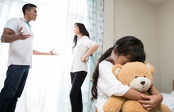 Bố con anh không phải 'thùng trút giận' của em! Bố con anh không phải 'thùng trút giận' của em!