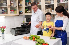 Anh đã làm gì lén lút sau lưng em? Anh đã làm gì lén lút sau lưng em?