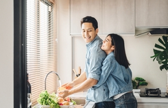 Anh chồng “đội vợ lên đầu” Anh chồng “đội vợ lên đầu”