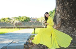 Hoa hậu Lương Kỳ Duyên diện áo dài dịu dàng trong Đại nội Huế Hoa hậu Lương Kỳ Duyên diện áo dài dịu dàng trong Đại nội Huế