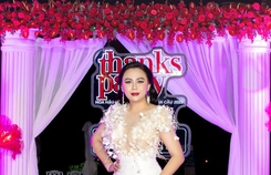 Hoa hậu Lý Kim Ngân diện dạ hội trắng mướt khoe vẻ đẹp đài cát