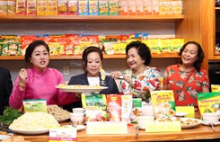Nghệ nhân Tịnh Hải trở thành đại sứ thương hiệu toàn cầu của Mikko – Hương Xưa Nghệ nhân Tịnh Hải trở thành đại sứ thương hiệu toàn cầu của Mikko – Hương Xưa