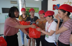 Nestlé Việt Nam hỗ trợ người lao động có hoàn cảnh khó khăn Nestlé Việt Nam hỗ trợ người lao động có hoàn cảnh khó khăn