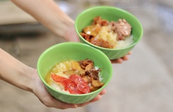 Xôi: món ăn vặt đặc sắc, phong phú ở nhiều vùng miền Việt Nam Xôi: món ăn vặt đặc sắc, phong phú ở nhiều vùng miền Việt Nam