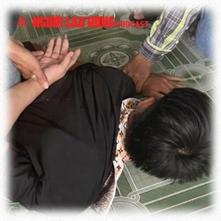 Nhóm cướp dùng dao khống chế người đi đường khai gì?