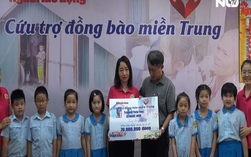Các em học sinh tiểu học đến với chương trình “Trái tim miền Trung”