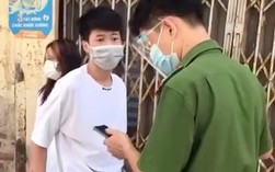 Chở bạn gái không đội mũ bảo hiểm, thiếu niên lăng mạ, xúc phạm công an