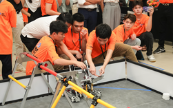 Tổ chức giải đấu robot chọn học sinh đi thi thế giới