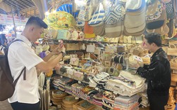 Hàng chục TikToker nổi tiếng có mặt tại chợ Bến Thành