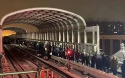 Tàu điện ngầm Bắc Kinh gặp nạn vì đường ray đóng băng, hơn 100 người bị thương