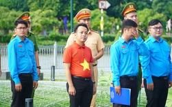 Xúc động lễ chào cờ ‘ Tôi yêu Tổ quốc tôi’