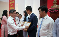 Báo Người Lao Động và 86 tập thể nhận bằng khen của Chủ tịch UBND tỉnh Hậu Giang