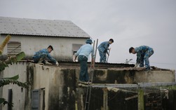 Vụ máy bay rơi ở Quảng Nam: Sư đoàn 372 sửa nhà cho dân