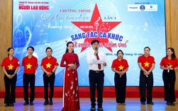 Nhạc sĩ Trương Quang Lục và ca sĩ - NSƯT Ánh Tuyết nhận “Mai Vàng tri ân”