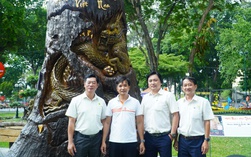 Cận cảnh tác phẩm gỗ lũa điêu khắc “độc nhất vô nhị” ở Hội Hoa xuân