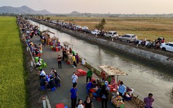 Chợ quê giữa cánh đồng "hot rần rần" đã hoạt động lại