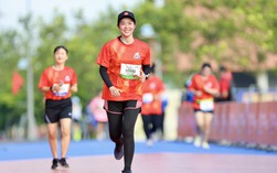 Bình Minh, Diệp Bảo Ngọc mê đường chạy Giải half-marathon Tự hào Tổ quốc tôi