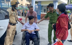 Gặp tai nạn trên đường đi thi, nam sinh được CSGT hỗ trợ khẩn cấp