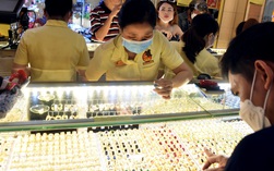 Giá vàng hôm nay 19-10: Lao dốc cuối tuần, vẫn được dự báo bất ngờ