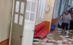 VIDEO: Nước lũ cuồn cuộn đổ vào bệnh viện, thiết bị y tế  bị ngập, trôi theo dòng nước