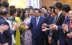 Thủ tướng: Doanh nhân cần "vươn xa ra biển, tiến sâu vào lòng đất, bay cao trên bầu trời"