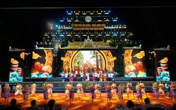 TP Cần Thơ rực rỡ trong đêm khai hội Ok Om Bok – Đua ghe ngo