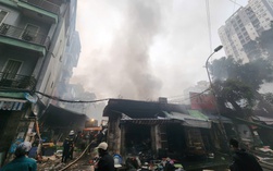 Cháy chợ Xanh Định Công, nhiều gian hàng bị thiêu rụi