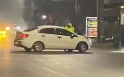 VIDEO: Tài xế ô tô tăng ga hất văng CSGT lên nắp capo bỏ chạy