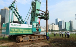Cầu đi bộ Sài Gòn: Mũi khoan đầu tiên đã hạ xuống Thủ Thiêm