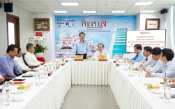 Phó Bí thư Thường trực Thành ủy TP HCM Nguyễn Thanh Nghị chúc mừng các cơ quan báo chí