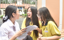 Sĩ tử cười tươi, phụ huynh bật khóc sau kỳ thi tốt nghiệp THPT 2025