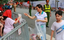 "Khối thu gom rác" - "Đội hình" bất ngờ dịp Đại lễ A80