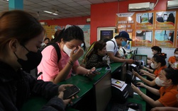 Hình ảnh bến xe Miền Đông, Miền Tây, phà Cát Lái đang căng thẳng